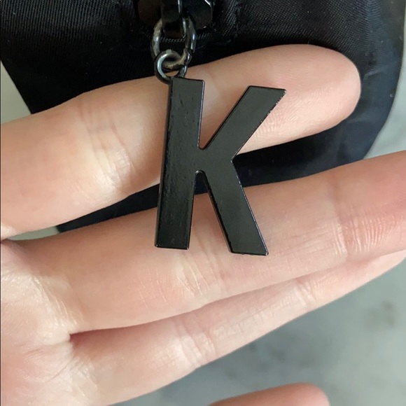 Kylie Jenner makeup bag - Picture 3 of 4